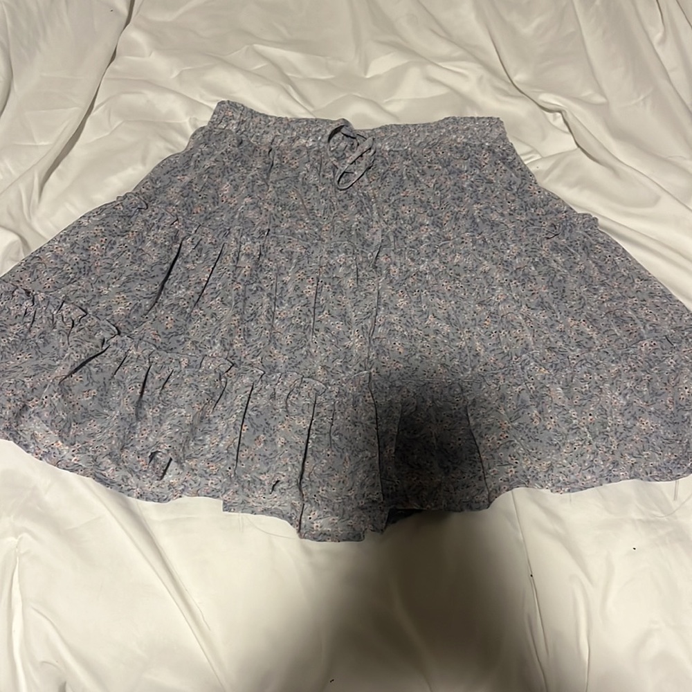 NEW FLORAL SKIRT SIZE S